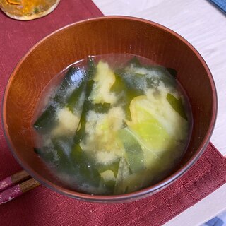 キャベツとわかめの味噌汁